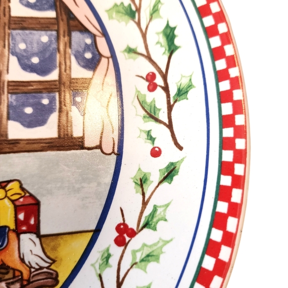 Lillian Vernon Red Gingham & Holly Snowy Christmas Decorative Plate 9" Diameter - Picture 3 of 8